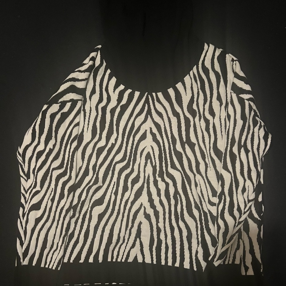 Calvin Klein animal print sweater size large - Picture 4 of 5